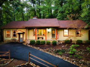Beautiful Chalet with Fireplace and Large Game Room